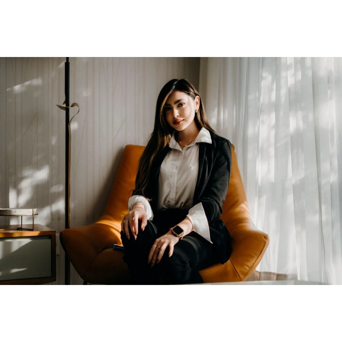 Annelie Khan, Driver